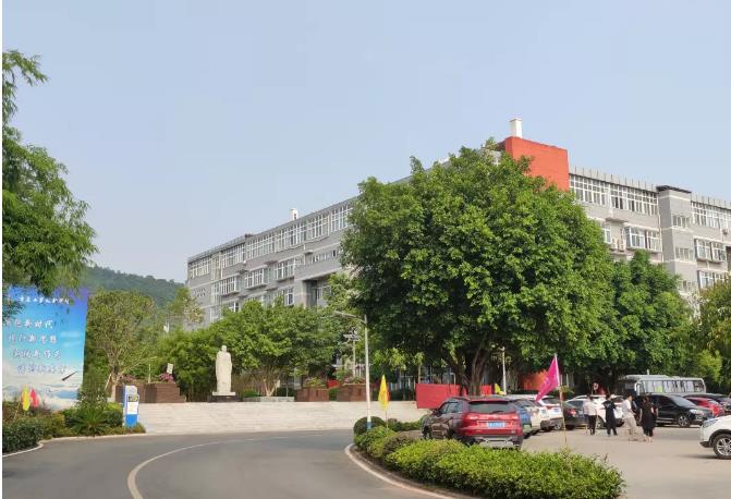 **人民解放军总参谋部信息化部直属工厂职业技术学校简介