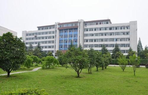 盘锦市石油化工技工学校