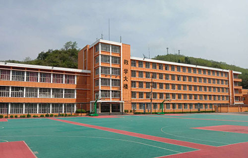 亳州市谯东镇余集初级职业中学