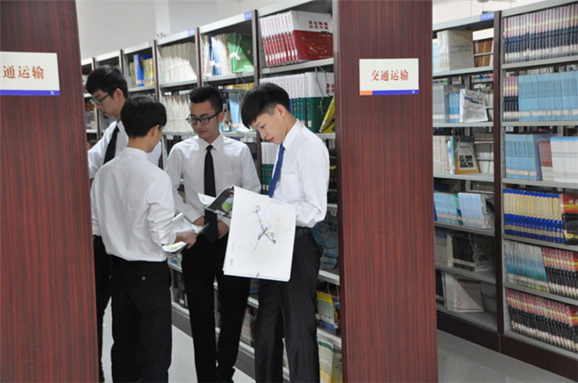 开云kaiyun(中国)汽车职业技术学院图片、照片