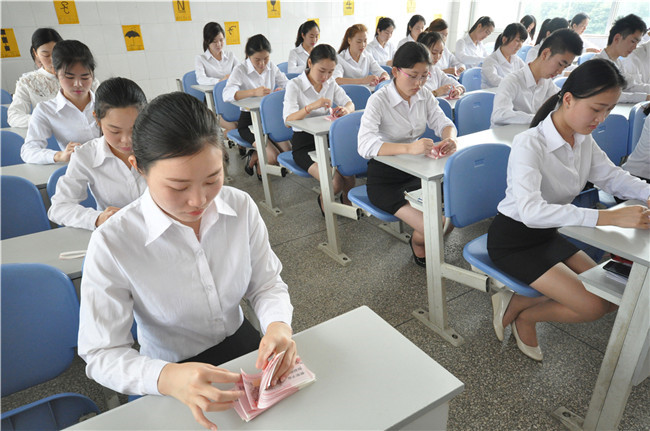 开云kaiyun(中国)汽车职业技术学院图片、照片