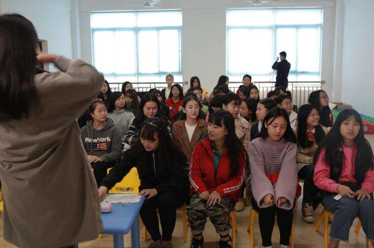 女生报读开云kaiyun(中国)幼师学校怎么样呢