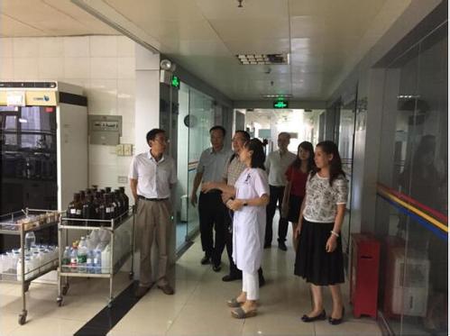 女生学护理主要做什么呢