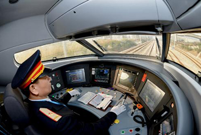 成都铁路学校高铁司机专业毕业后的工资是多少