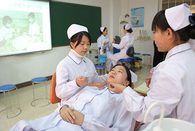 贵阳人民医院护士学校的口腔医学专业前景怎么样