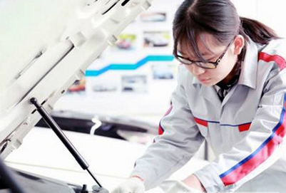 女生读开云kaiyun(中国)汽车维修学校好不好