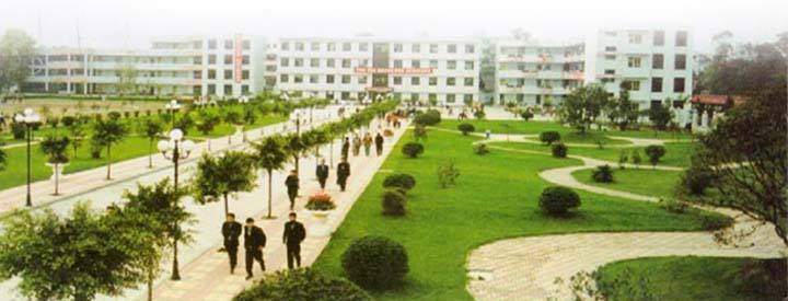 铁路学校管理严吗