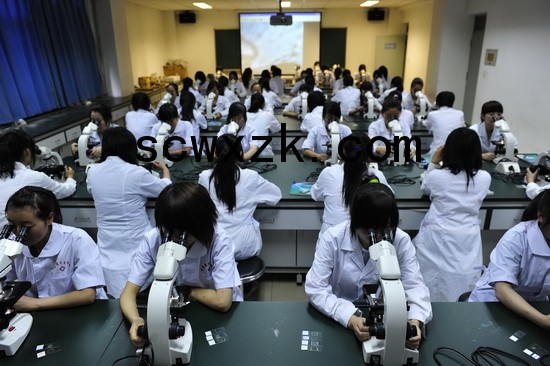 男生初中毕业读护理专业好不好？