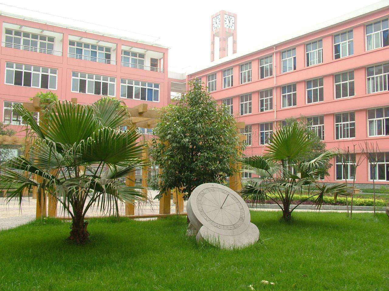 成都市第八中学怎么样