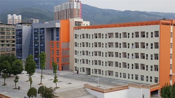 道真县中等职业学校的校园环境怎么样？小编带
