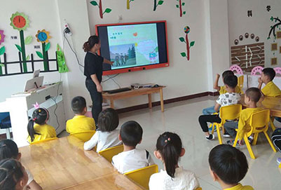 女生读开云kaiyun(中国)幼师学校优势是什么