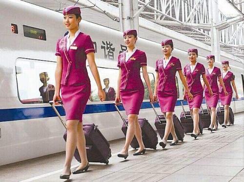 成都航空学院分享**第18批援赞比亚医疗队从郑州起程