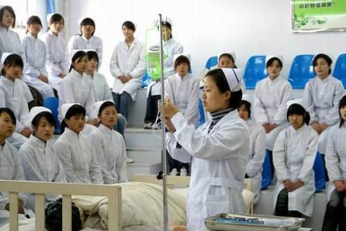 初中毕业就读高级护理专业学校去哪
