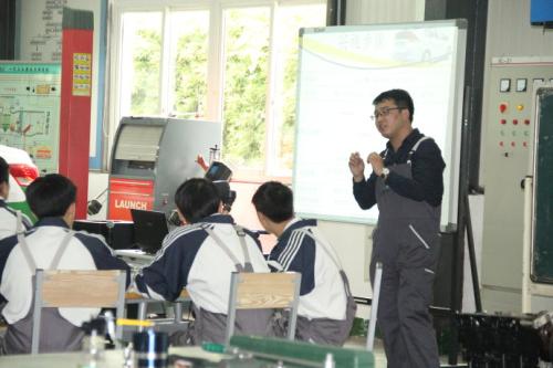 开云kaiyun(中国)学汽修 不做民工做精英