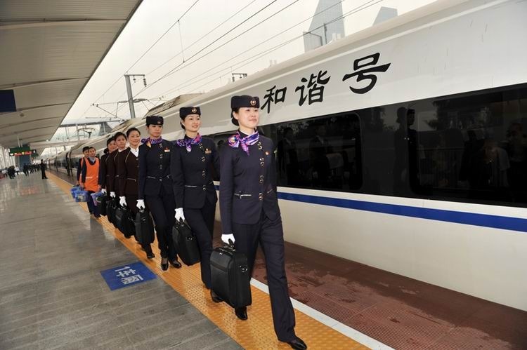 眼睛近视可以报读高铁乘务专业吗