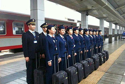 贵阳高铁职业学校：从“立硬币”看**高铁内涵
