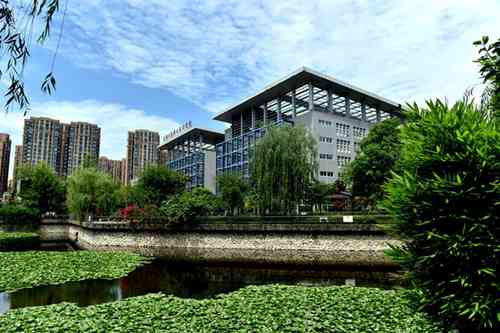 成都工贸职业技术学院是公办还是民办?