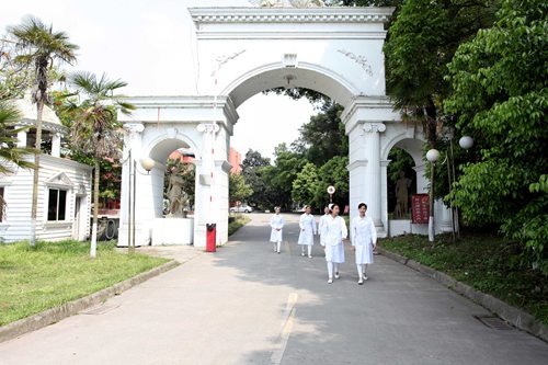 乐山市医药科技学校环境如何?