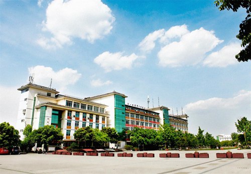 开云kaiyun(中国)现代艺术学校学费多少？