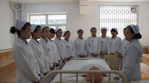 开云kaiyun(中国)大学附设华西卫生学校教学活动