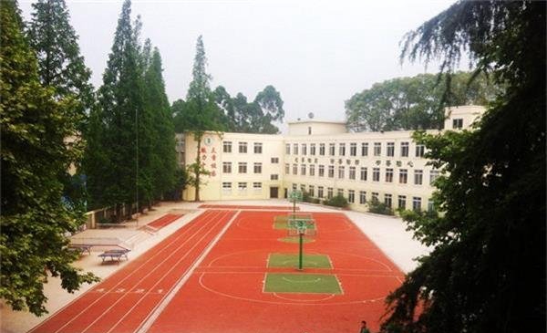 乐山市医药科技学校