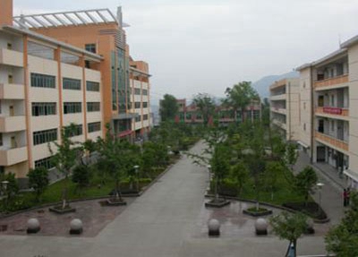 海南医学院学校食堂环境与寝室宿舍介绍
