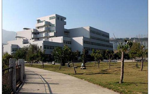 长沙市湘华中等职业学校是公办还是民办？招生专业及计划