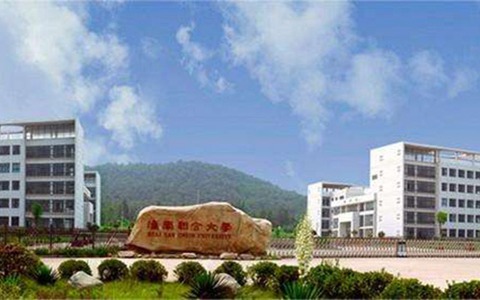 2021年重庆高铁学校高铁乘务招生