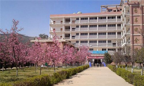 锦西工业学校2021年咨询网站多少？