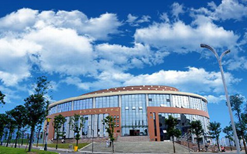 湖北省工业经济学校计算机调试与应用专业这专业好不好？