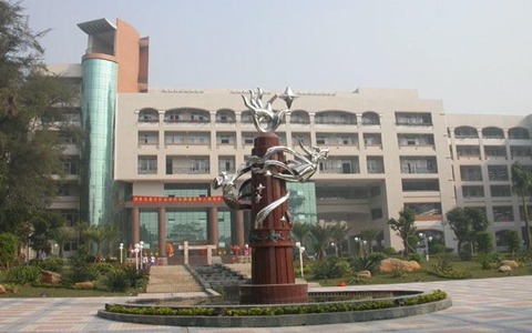 都江堰初中男生读什么航空中专好就业