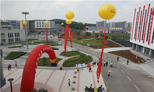 重庆有什么中专中职学校的航空服务专业好 