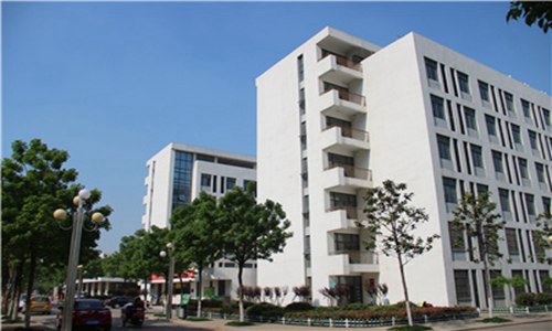 昆明医学院怎么样是公办还是民办