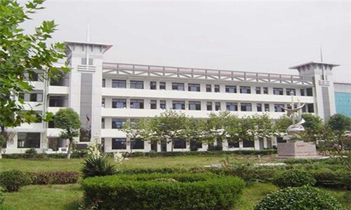 织金县精诚中等职业学校2022年一年学费多少
