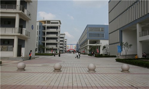 铜仁市中等职业学校（铜仁市技工学校）2022年一年学费多少