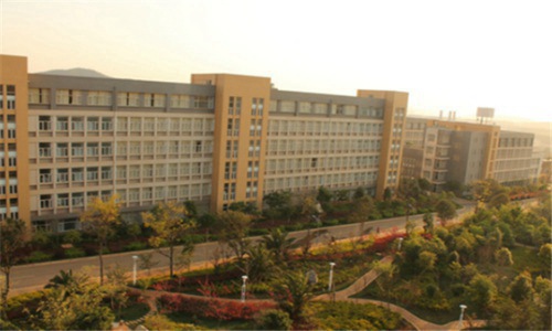 重庆建筑高级技工学校2022年报名学费多少钱