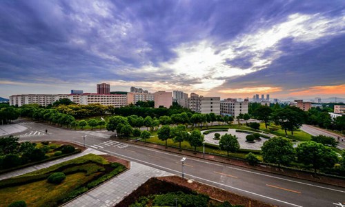 重庆市工业高级技工学校数控技术应用专业介绍