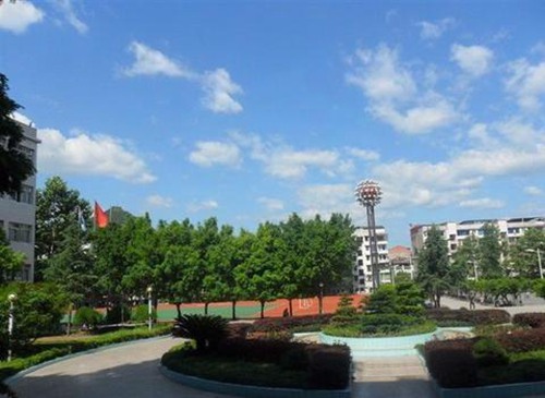 重庆市垫江县第二职业中学校2022年招生要达到什么条件