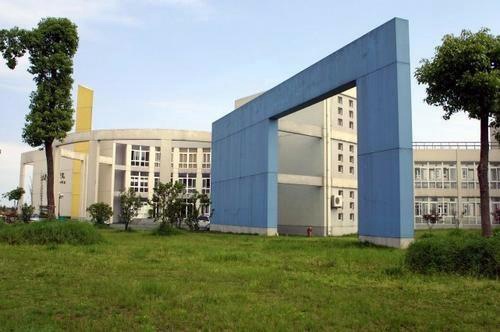 重庆航运旅游学校护理专业介绍