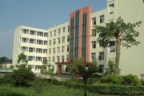 重庆市华为技工学校眼视光与配镜专业介绍