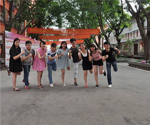 重庆卫生技工学校图片