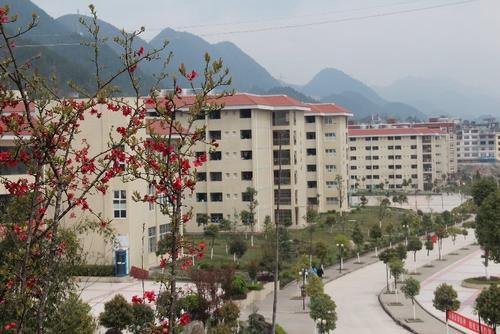 重庆经贸职业学院五年制大专学费详情
