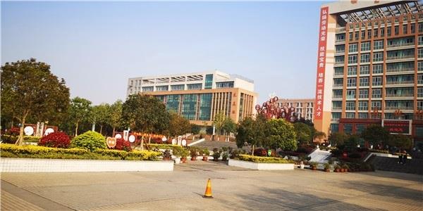 重庆市万盛职业教育中心五年制大专学费详情