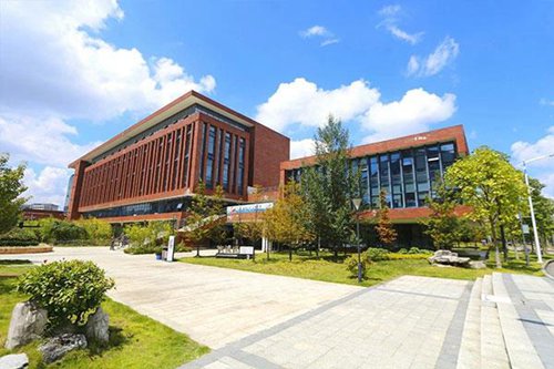 成都市文化艺术学校杂技与魔术表演专业简介