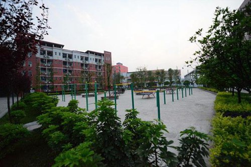重庆市万盛职业教育中心汽车运用与维修专业介绍