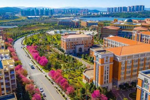 重庆市华为技工学校数控技术应用专业介绍