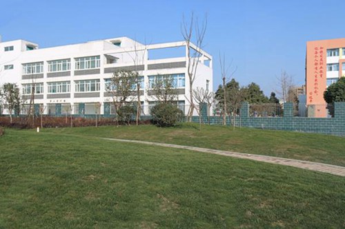 重庆市万州三峡服装艺术学校汽车制造与检修专业介绍