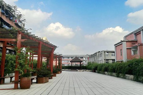 云南2022年男生上什么卫校比较好