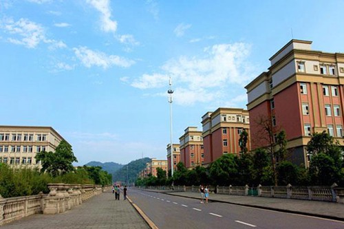 重庆市机电技工学校护理(养老护理员)不能报考护士执业资格证专业介绍