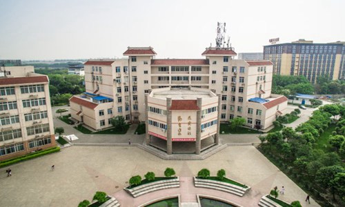 郫县针灸学校上大学吗